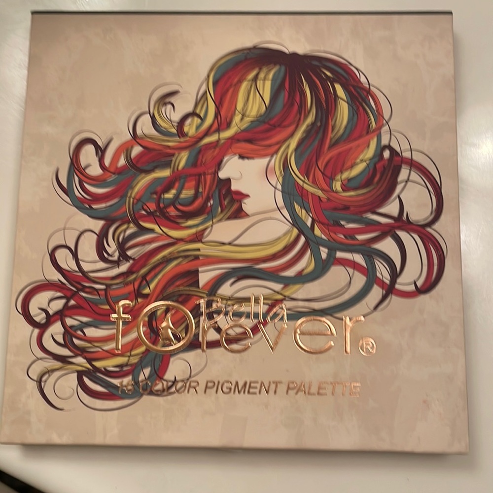 Forever Bella eyeshadow palette